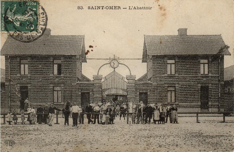 On peut voir ici la façade de l'abattoir lieu important pour l'éconnomie de la ville, et qui a aujourd'hui disparu. 